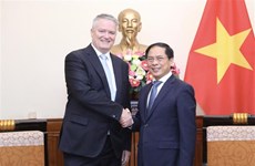 越南外交部部长裴青山会见经合组织秘书长马蒂亚斯·科尔曼