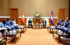 柬埔寨王国参议院主席赛冲会见越南电信集团懂事长兼总经理