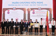 越南太原大学旗下师范大学荣获老挝国家授予的友谊勋章
