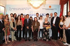 庆祝阿根廷-越南文化学院成立25周年