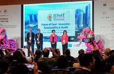 越南出席在新加坡举行的世界食品科技大会