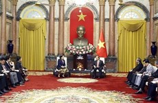 越南国家主席阮春福会见老挝人民革命党中央组织部代表团一行