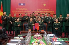 山罗省军事指挥部与老挝琅勃拉邦省军事指挥部举行定期工作会议