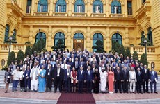 越南国家主席阮春福会见出席世界和平理事会第22届代表大会代表