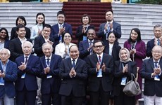 越南国家主席阮春福会见出席东盟经济协会联合会会议的科学家