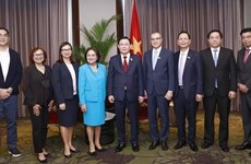 越南国会主席王廷惠会见克拉克经济特区首席执行官