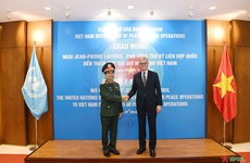 联合国副秘书长对越南维和局进行访问 
