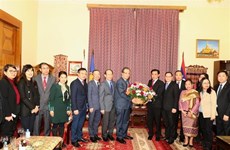  越老建交60周年：越南驻俄罗斯大使馆代表团赴老挝大使馆祝贺国庆