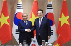 越南国家主席阮春福与韩国总统尹锡悦举行会谈