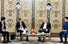 越南国会副主席陈光方上将访问伊朗