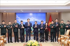 蒙古国国防部长赛汗巴亚尔对越南进行正式访问