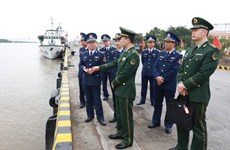 中国海警局代表团访问越南海警第一区司令部