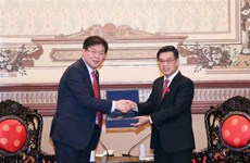 胡志明市与韩国釜山加强合作关系