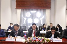 越老建交60周年：加强越南和老挝国会年轻代表的交流与合作 