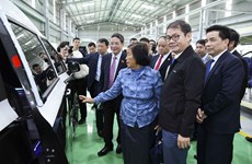 越南国会和柬埔寨参议院代表团访问THACO集团