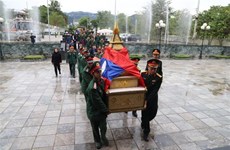  越老建交60周年： 10具在老挝北部牺牲的越南专家和志愿军烈士遗骸回国
