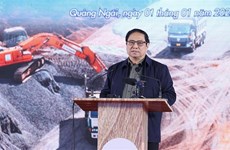 越南政府总理范明政宣布北南高速公路12个子项目同步动工建设