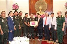 柬埔寨代表团向越南芹苴市、金瓯省和薄辽省拜年