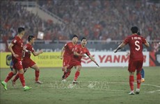 2022年东南亚足球锦标赛第一回合决赛： 越南队和泰国队以2比2握手言和
