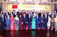 胡志明市领导会见外国驻该市总领事和国际组织代表