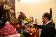 越南共产党建党93周年：在柬埔寨党部上香缅怀胡志明主席