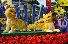 同奈省陶瓷猫吉祥物摆件深受广大客户青睐