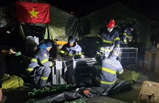 越南公安部救援队开始在赴土耳其进行灾后救援工作