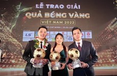 越南球员阮文决前锋和黄茹获得2022年越南金球奖