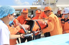 越南航海搜救协调中心及时将一名海上发病的外籍船员送岸救治