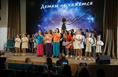 纪念三八妇女节日的越俄文艺交流会在莫斯科举行