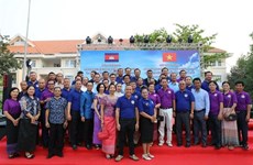 越南驻柬埔寨大使馆与留学越南的柬埔寨校友举行亲切会面