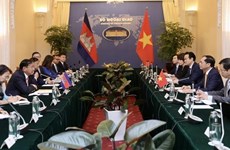 越南与柬埔寨外长举行会谈