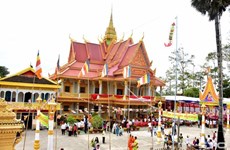 越南政府总理范明政向高棉族同胞致以2023年传统新年贺信