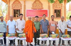 薄辽省公安厅向高棉族同胞致以传统新年问候和美好祝福