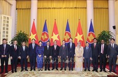 越南国家主席武文赏会见东盟各国驻越南大使
