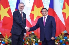 越南政府总理范明政主持仪式   欢迎捷克共和国总理对越南进行正式访问