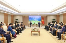 越南政府总理范明政会见老挝建国阵线中央委员会主席