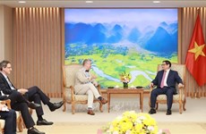 越南政府总理会见比利时驻越南大使和约翰·科克里尔集团执行长