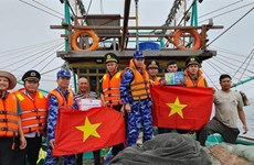 黎光道少将：越南海警与渔民并肩同行打击非法捕捞