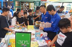 第四次胡志明市儿童图书展在图书街举行