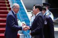 澳大利亚总理安东尼·艾博年抵达河内开始对越南进行正式访问