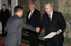 越南驻阿大使向阿尔及利亚总统递交国书