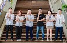 越南河内阿姆斯特丹重点高中学生在微软青少年“创新杯”上获奖