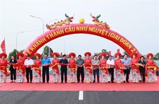 范明政总理出席北江省的如月桥落成典礼和保障性住房项目动工仪式