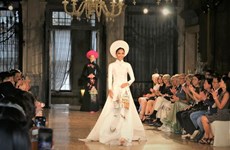 越南—意大利建交50周年：“交和—阿尔米亚”时装秀惊艳亮相