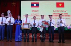  越南太平医药大学荣获老挝国家主席的一级劳动勋章