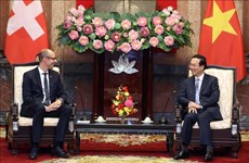 越南国家主席武文赏会见瑞士联邦议会国民院议长马丁·堪迪纳斯
