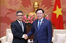 越南国会主席王廷惠会见印度尼西亚和伊朗大使