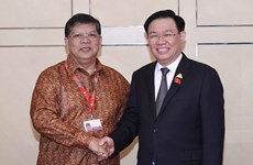 越南国会主席王廷惠会见马来西亚国会下议院议长和柬埔寨参议院第二副主席