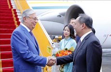 哈萨克斯坦总统抵达河内 开始对越南进行正式访问
